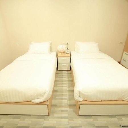 Favori Hostel Bangkok Surawong Exterior photo