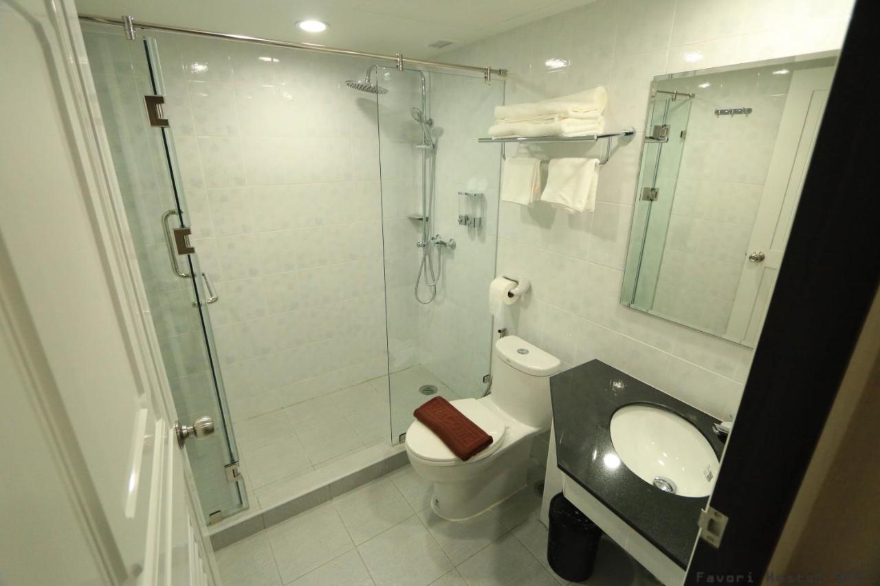 Favori Hostel Bangkok Surawong Exterior photo