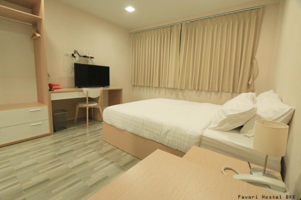 Favori Hostel Bangkok Surawong Exterior photo